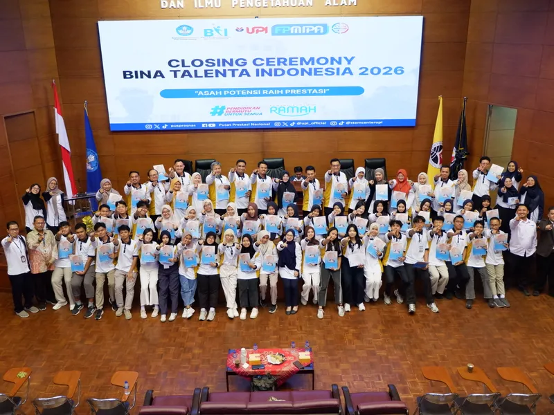 Header Image of STEM Center UPI Website showing activity of Bina Talenta Indonesia closing photo session